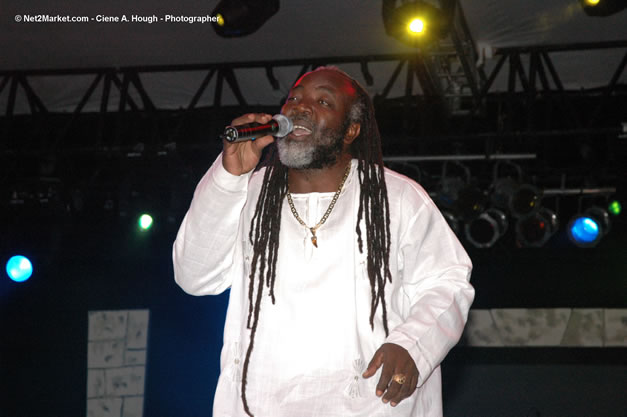 Freddy McGregor @ The Aqueduct on Rose Hall - Friday, January 26, 2007 - 10th Anniversary - Air Jamaica Jazz & Blues Festival 2007 - The Art of Music - Tuesday, January 23 - Saturday, January 27, 2007, The Aqueduct on Rose Hall, Montego Bay, Jamaica - Negril Travel Guide, Negril Jamaica WI - http://www.negriltravelguide.com - info@negriltravelguide.com...!
