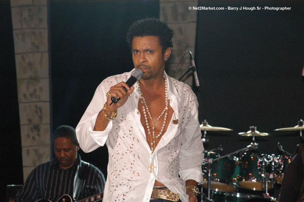 Shaggy @ The Aqueduct on Rose Hall - Friday, January 26, 2007 - 10th Anniversary - Air Jamaica Jazz & Blues Festival 2007 - The Art of Music - Tuesday, January 23 - Saturday, January 27, 2007, The Aqueduct on Rose Hall, Montego Bay, Jamaica - Negril Travel Guide, Negril Jamaica WI - http://www.negriltravelguide.com - info@negriltravelguide.com...!