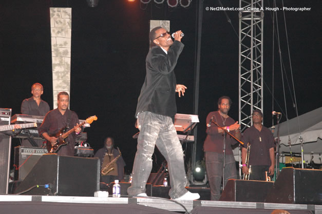 Wayne Wonder @ The Aqueduct on Rose Hall - Friday, January 26, 2007 - 10th Anniversary - Air Jamaica Jazz & Blues Festival 2007 - The Art of Music - Tuesday, January 23 - Saturday, January 27, 2007, The Aqueduct on Rose Hall, Montego Bay, Jamaica - Negril Travel Guide, Negril Jamaica WI - http://www.negriltravelguide.com - info@negriltravelguide.com...!