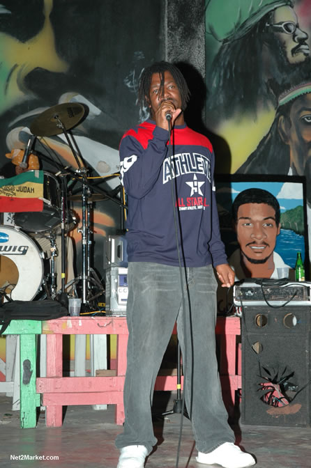 Frankie Paul & King Yellowman - Bobby Dread - Swallow - backed by the Indika Band - MC Earl Polkadot - Presented by Boubon Beach Restaurant, Beach Bar & Oceanfront Accommodations - Negril Travel Guide, Negril Jamaica WI - http://www.negriltravelguide.com - info@negriltravelguide.com...!