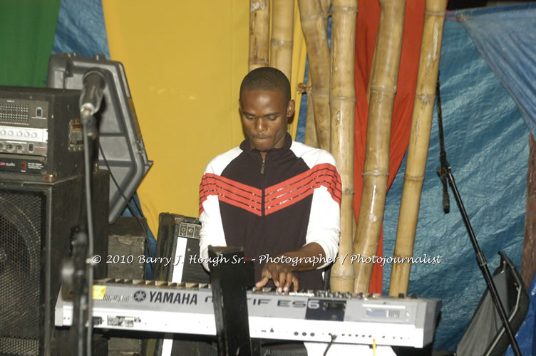 Etana - Live In Concert - One Love Reggae Concert Series 09/10 @ Negril Escape Resort and Spa, December 22, 2009, One Love Drive, West End, Negril, Westmoreland, Jamaica W.I. - Photographs by Net2Market.com - Barry J. Hough Sr, Photographer/Photojournalist - Negril Travel Guide, Negril Jamaica WI - http://www.negriltravelguide.com - info@negriltravelguide.com...!