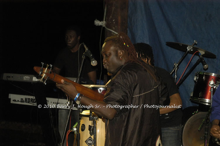Etana - Live In Concert - One Love Reggae Concert Series 09/10 @ Negril Escape Resort and Spa, December 22, 2009, One Love Drive, West End, Negril, Westmoreland, Jamaica W.I. - Photographs by Net2Market.com - Barry J. Hough Sr, Photographer/Photojournalist - Negril Travel Guide, Negril Jamaica WI - http://www.negriltravelguide.com - info@negriltravelguide.com...!