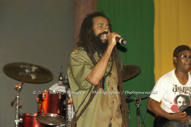 JAH Cure - Live In Concert @ Negril Escape Resort and Spa, December 15, 2009, One Love Drive, West End, Negril, Westmoreland, Jamaica W.I. - Photographs by Net2Market.com - Barry J. Hough Sr, Photographer/Photojournalist - Negril Travel Guide, Negril Jamaica WI - http://www.negriltravelguide.com - info@negriltravelguide.com...!