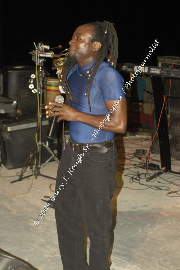  Tarrus Riley - Live in Concert - at the One Love Reggae Concert Series 09/10 @ Negril Escape Resort & Spa - Also Featuring: Mistic Bowie, Monday Justice, Cash, Dean Frazier - DJ Gemini - MC Oliver Cargill, Negril Escape Resort & Spa, One Love Drive, West End, Negril, Westmoreland, Jamaica W.I. - Tuesday, November 17, 2009 - Photographs by Net2Market.com - Barry J. Hough Sr, Photographer / Photojournalist - Photos taken with a Nikon D70, D100, or D300 - Negril Travel Guide, Negril Jamaica WI - http://www.negriltravelguide.com - info@negriltravelguide.com...!