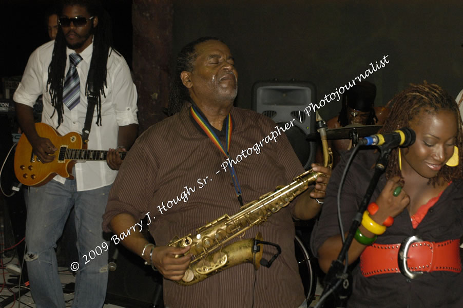  Tarrus Riley - Live in Concert - at the One Love Reggae Concert Series 09/10 @ Negril Escape Resort & Spa - Also Featuring: Mistic Bowie, Monday Justice, Cash, Dean Frazier - DJ Gemini - MC Oliver Cargill, Negril Escape Resort & Spa, One Love Drive, West End, Negril, Westmoreland, Jamaica W.I. - Tuesday, November 17, 2009 - Photographs by Net2Market.com - Barry J. Hough Sr, Photographer / Photojournalist - Photos taken with a Nikon D70, D100, or D300 - Negril Travel Guide, Negril Jamaica WI - http://www.negriltravelguide.com - info@negriltravelguide.com...!