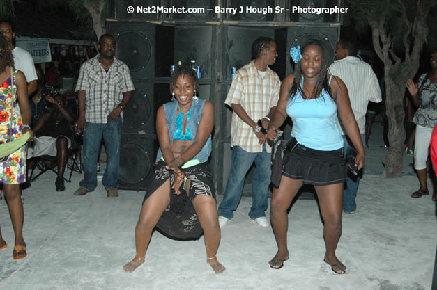 Red Stripe Reggae Sumfest 2007 - Beach Party - Tropical Beach - Sunday, July 15, 2007 - FAB 5 + Z Liquid - zip 103 fm - DJ Marvin - fame 95 fm - Craig Ross - Pieces  - Wyclef Refuge all-Star Sound System - Tropical Beach, Montego Bay, St James, Jamaica W.I. - Negril Travel Guide.com, Negril Jamaica WI - http://www.negriltravelguide.com - info@negriltravelguide.com...!