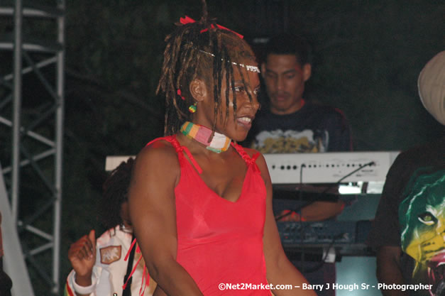 Tarrus Riley - Red Stripe Reggae Sumfest 2007 - Zenith - Saturday, July 21, 2007 - Catherine Hall, Montego Bay, St James, Jamaica W.I. - Negril Travel Guide, Negril Jamaica WI - http://www.negriltravelguide.com - info@negriltravelguide.com...!