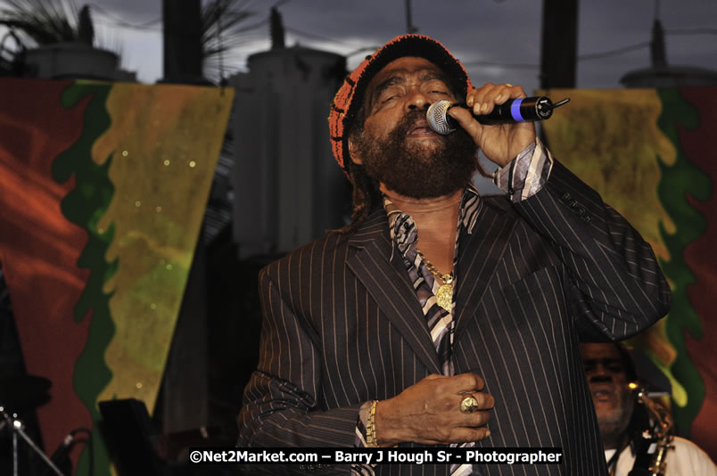 John Holt @ Red Stripe Reggae Sumfest 2008 International Night 2, Catherine Hall, Montego Bay - Saturday, July 19, 2008 - Reggae Sumfest 2008 July 13 - July 19, 2008 - Photographs by Net2Market.com - Barry J. Hough Sr. Photojournalist/Photograper - Photographs taken with a Nikon D300 - Negril Travel Guide, Negril Jamaica WI - http://www.negriltravelguide.com - info@negriltravelguide.com...!