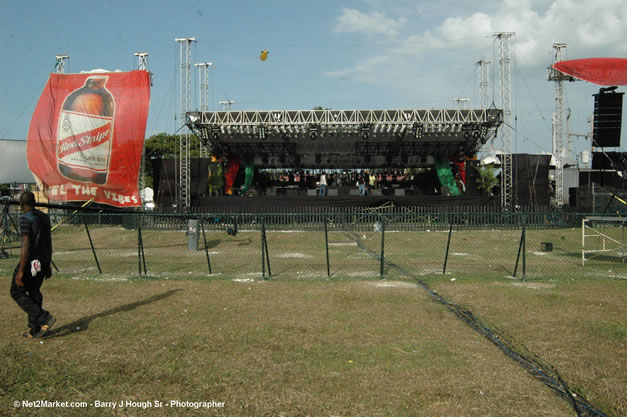 Venue & Audience - Ignition - The Internation Fire Blazes - Friday, July 21, 2006 - Montego Bay, Jamaica - Negril Travel Guide, Negril Jamaica WI - http://www.negriltravelguide.com - info@negriltravelguide.com...!