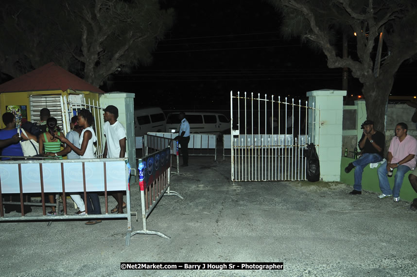 Reggae Sumfest Beach Party at Tropical Beach, Montego Bay - Sunday, July 13, 2008 - Negril Travel Guide, Negril Jamaica WI - http://www.negriltravelguide.com - info@negriltravelguide.com...!