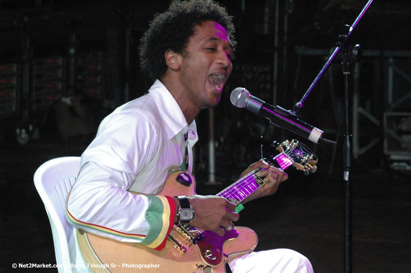 Ky-Enie - Smile Jamaica, Nine Miles, St Anns, Jamaica - Saturday, February 10, 2007 - The Smile Jamaica Concert, a symbolic homecoming in Bob Marley's birthplace of Nine Miles - Negril Travel Guide, Negril Jamaica WI - http://www.negriltravelguide.com - info@negriltravelguide.com...!