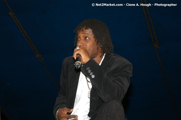 Wayne Marshall - Smile Jamaica, Nine Miles, St Anns, Jamaica - Saturday, February 10, 2007 - The Smile Jamaica Concert, a symbolic homecoming in Bob Marley's birthplace of Nine Miles - Negril Travel Guide, Negril Jamaica WI - http://www.negriltravelguide.com - info@negriltravelguide.com...!