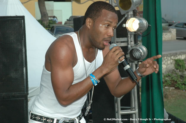 The Ministry of Toursim & The Jamaica Tourist Board present Tourism Awareness Concert in Commemoration of the Start of the 07/08 Winter Tourist Season - Guest Performers: Third World, Tessane Chin, Etana, Assassin, One Third, Christopher Martin, Gumption Band - Saturday, December 15, 2007 - Old Hospital Site, on the Hip Strip, Montego Bay, Jamaica W.I. - Photographs by Net2Market.com - Barry J. Hough Sr, Photographer - Negril Travel Guide, Negril Jamaica WI - http://www.negriltravelguide.com - info@negriltravelguide.com...!